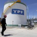 YPF sale en busca de inversiones para el mega proyecto de GNL en Río Negro