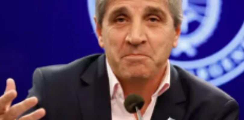 Caputo buscó llevar tranquilidad en medio del derrumbe de los mercados