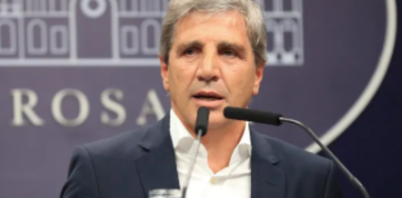 Caputo anunció que en enero se registró un superávit financiero de casi $600.000 millones