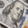 El dólar blue saltó $30 y quedó cerca de los $1.300