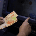 Los bancos aumentan las comisiones a partir de mayo y extraer plata de un cajero puede costar hasta $5.000