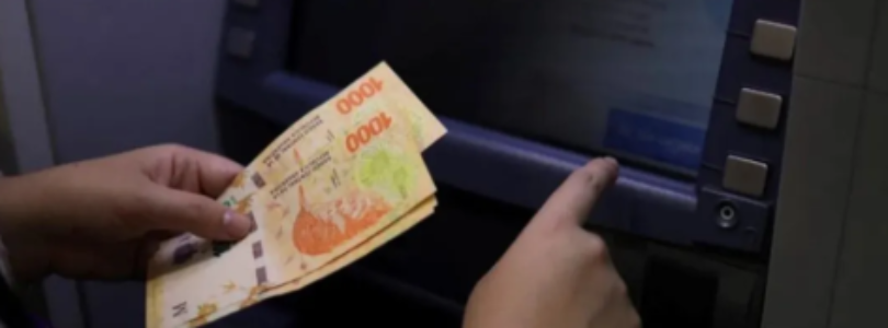 Los bancos aumentan las comisiones a partir de mayo y extraer plata de un cajero puede costar hasta $5.000