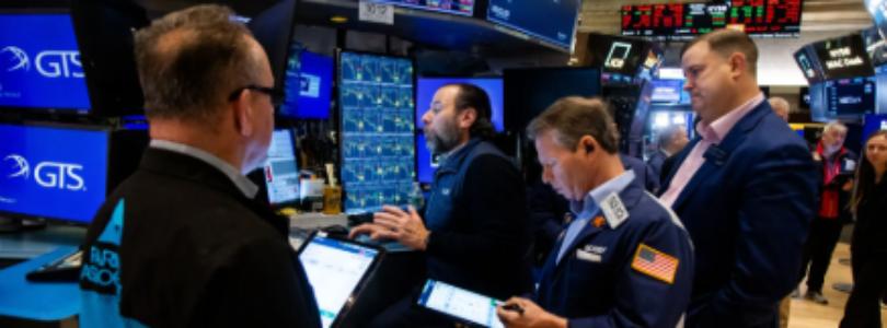 Tensión en los mercados: se hunden los bonos en dólares y se dispara el riesgo país