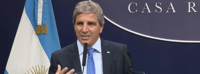 El Gobierno avanza con una desregulación para “sacar los dólares del colchón y gastarlos donde sea”