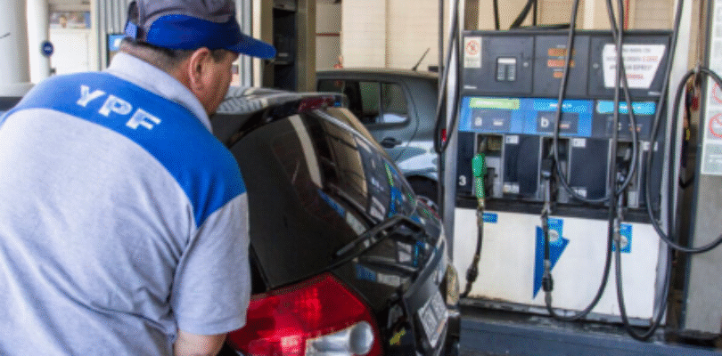 YPF informó que será más barato cargar nafta de madrugada