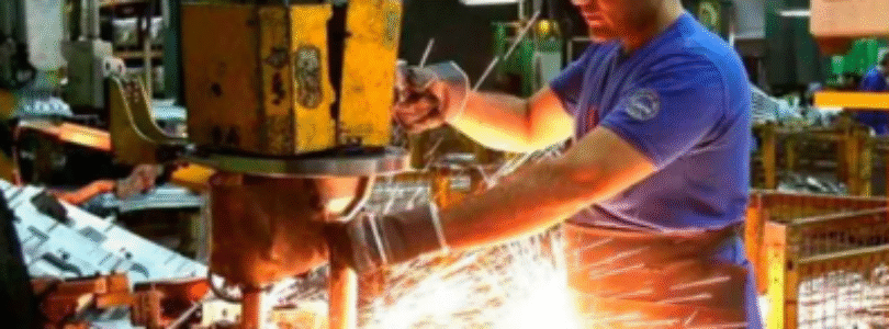 La actividad económica cayó 0,7% mensual en junio