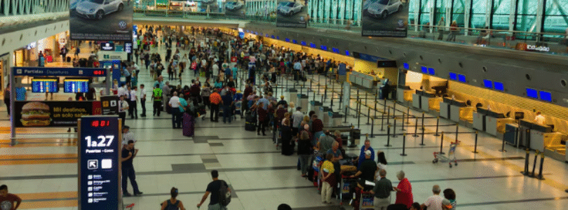 Histórico déficit de turismo: casi 6 millones de argentinos viajaron al exterior en el primer cuatrimestre