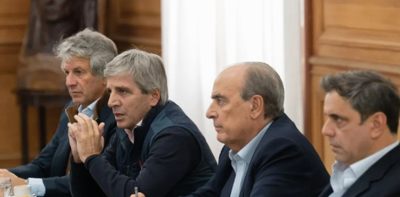 El Gobierno pide a las provincias que adhieran al plan para incentivar el uso de los “dólares del colchón”