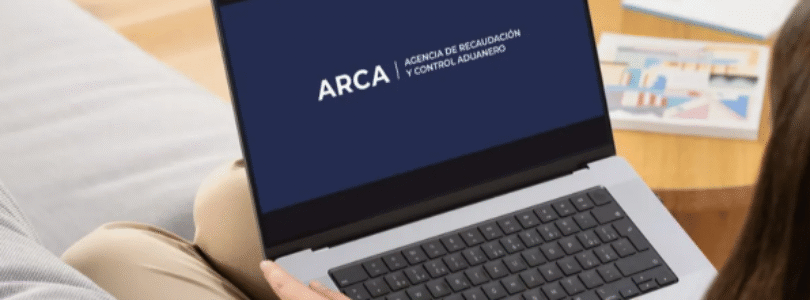 La recaudación tributaria de agosto cayó 2,4% real