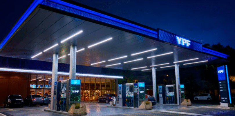 YPF habilita el pago de combustibles en dólares a través de su app