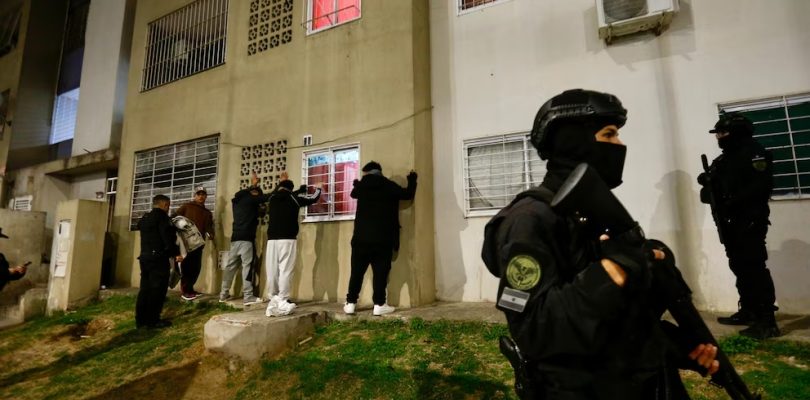 Decenas de allanamientos y 20 detenidos en un megaoperativo contra el narcotráfico en CABA