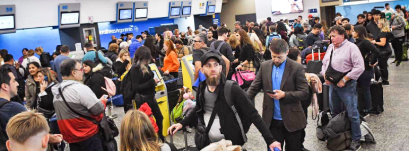 Aerolíneas Argentinas informó que el paro de controladores afecta a más de 8 mil pasajeros
