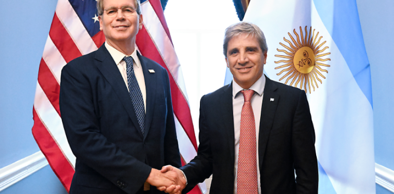 Bessent adelantó que la ayuda alcanzaría a los US$40.0000 millones y dijo que EE.UU. volvió a comprar pesos