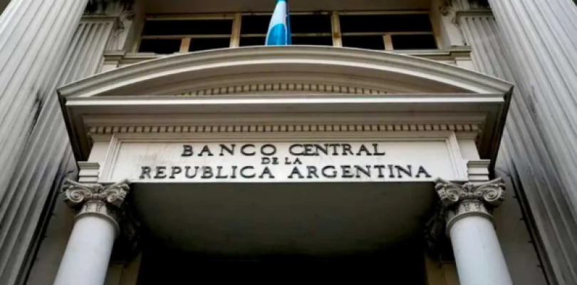 El BCRA flexibiliza encajes en una señal a los bancos para que mejoren su liquidez y bajen las tasas de interés