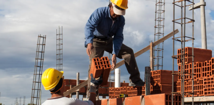 Trabajadores informales ganan un 57% menos que los empleados en blanco, según datos oficiales