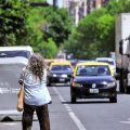 Taxis y remises podrán acceder a créditos para autos eléctricos e híbridos