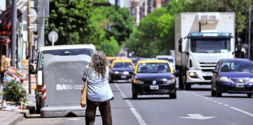 Taxis y remises podrán acceder a créditos para autos eléctricos e híbridos