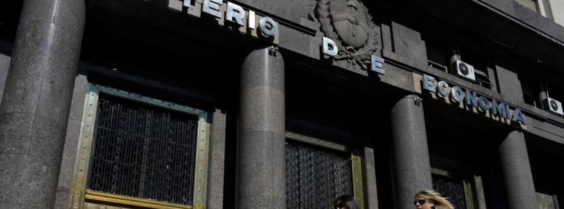Deuda en pesos: el Gobierno ofrece 12 instrumentos para renovar compromisos de enero