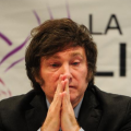 Financial Times, duro con Milei: “Golpeado por escándalos y desaceleración económica”