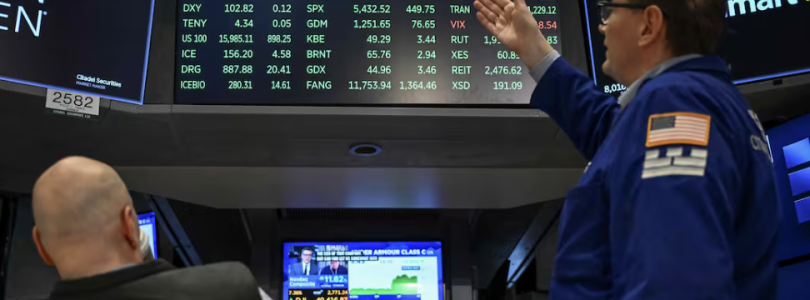 El riesgo país perforó la barrera de los 500 puntos y tocó mínimos desde enero