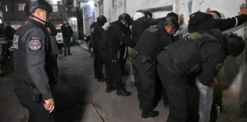 Operativo récord en villas de la Ciudad: helicópteros, drones y más de 1500 efectivos desplegados
