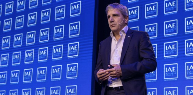 “La fiesta recién empieza”, dijo Luis Caputo al destacar el potencial de Vaca Muerta