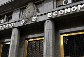 El Gobierno volvió a tener superávit financiero en mayo y ya alcanzó la mitad de la meta fiscal con el FMI