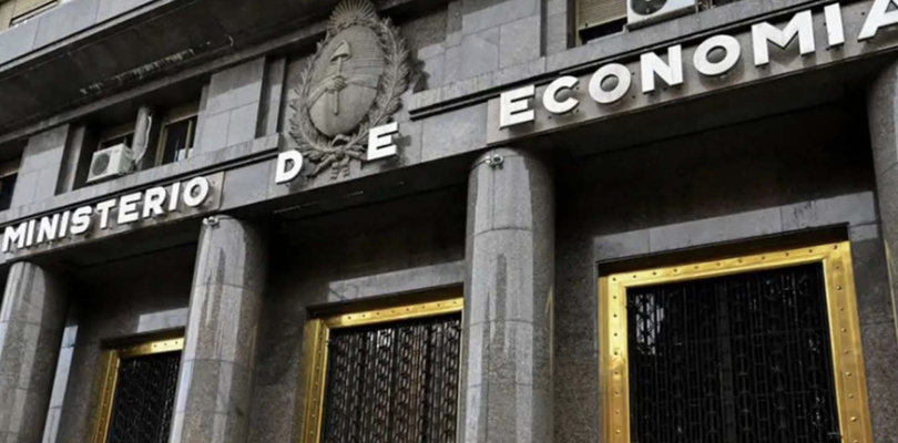 El Gobierno volvió a tener superávit financiero en mayo y ya alcanzó la mitad de la meta fiscal con el FMI