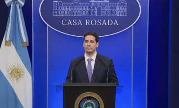Primera conferencia de prensa: qué dijo el nuevo vocero sobre el rumbo económico, el dólar y el consumo