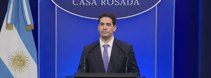 Primera conferencia de prensa: qué dijo el nuevo vocero sobre el rumbo económico, el dólar y el consumo