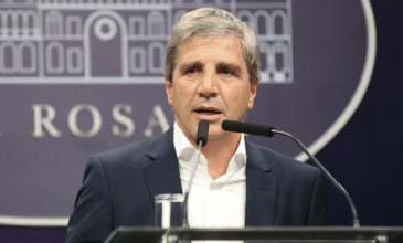 Caputo cargó contra “los tarados que hablan de la industria” y defendió el rumbo económico