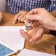 Qué factores explican el retroceso del mercado inmobiliario porteño en julio y por qué subió el valor de las transacciones