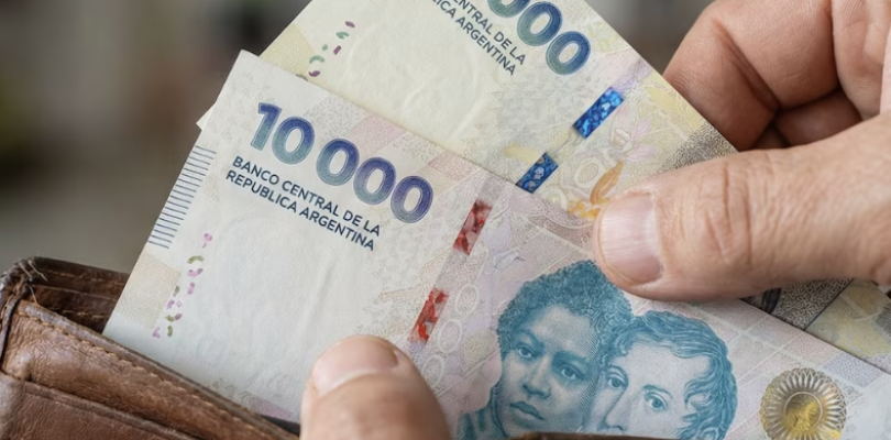 La clase media posterga las deudas bancarias para priorizar el alquiler y los gastos básicos, según un informe privado