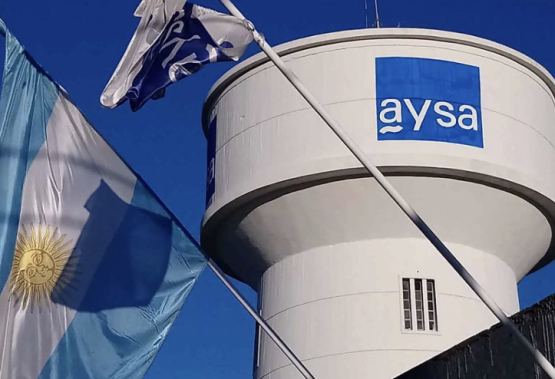 AySA: cuáles son los dos consorcios locales que se disputan la privatización más grande que lleva adelante el Gobierno