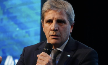 Caputo explicó la caída de la economía al 2,9%: lluvias, nevadas y el Mundial