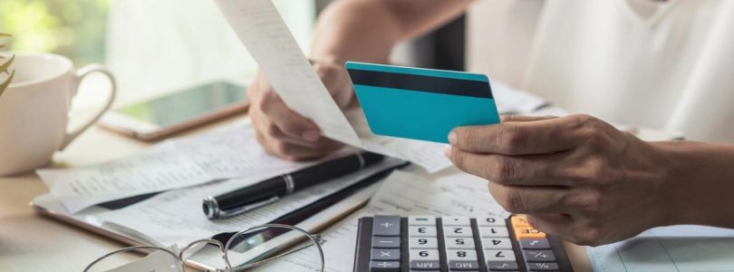 Cuotas, fiado y préstamos: cómo se financian las familias argentinas y cuántas caen en el endeudamiento
