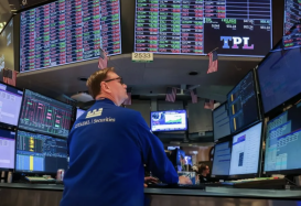 Caen las acciones argentinas y sube el riesgo país tras el triunfo de Lula en Brasil